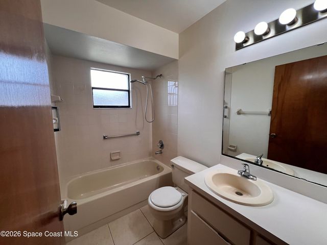 818 Seven Gables Circle SE, Palm Bay, FL 32909