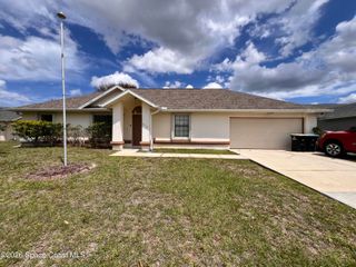 818 Seven Gables Circle SE, Palm Bay, FL 32909