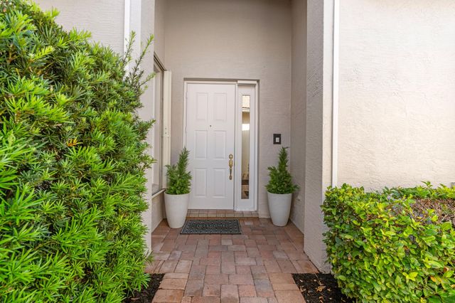 112 Isle Verde Way, Palm Beach Gardens, FL 33418