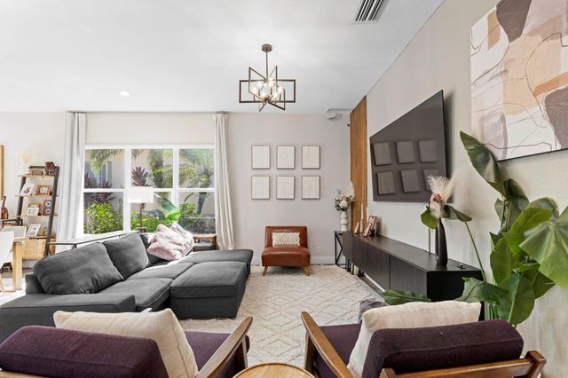 112 Isle Verde Way, Palm Beach Gardens, FL 33418