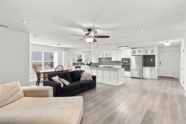 2021 Meadowcreek Drive, Plano, TX 75074