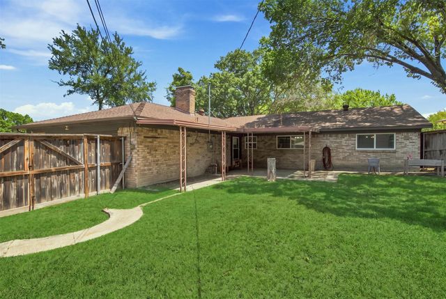 2021 Meadowcreek Drive, Plano, TX 75074