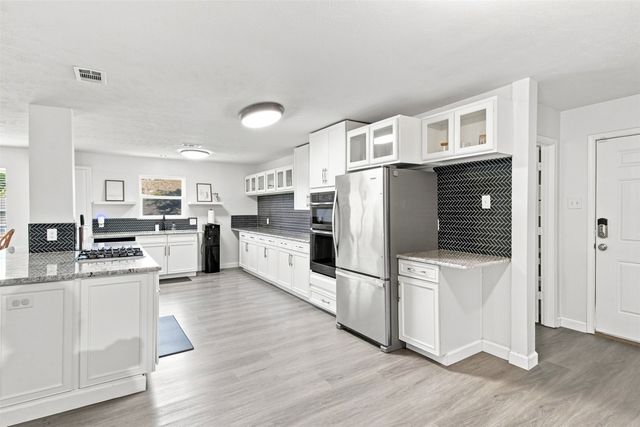 2021 Meadowcreek Drive, Plano, TX 75074