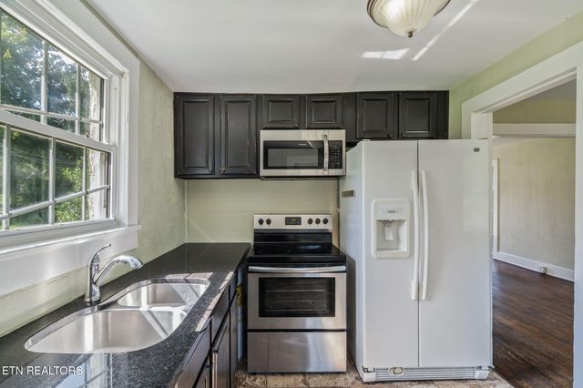 8200 Nubbin Ridge Rd, Knoxville, TN 37919