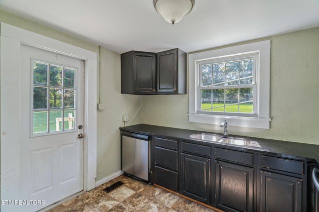 8200 Nubbin Ridge Rd, Knoxville, TN 37919
