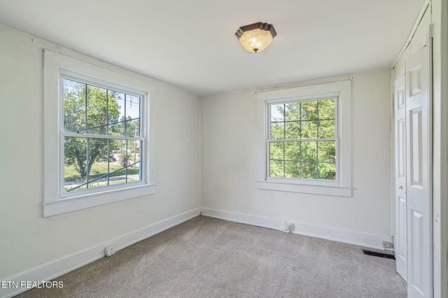 8200 Nubbin Ridge Rd, Knoxville, TN 37919