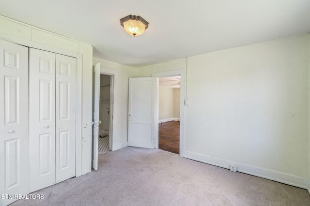 8200 Nubbin Ridge Rd, Knoxville, TN 37919