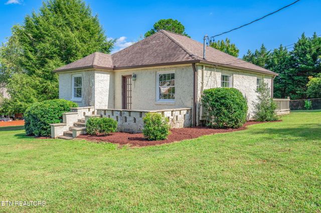 8200 Nubbin Ridge Rd, Knoxville, TN 37919
