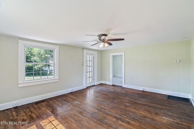 8200 Nubbin Ridge Rd, Knoxville, TN 37919