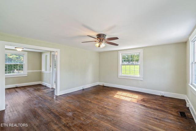 8200 Nubbin Ridge Rd, Knoxville, TN 37919