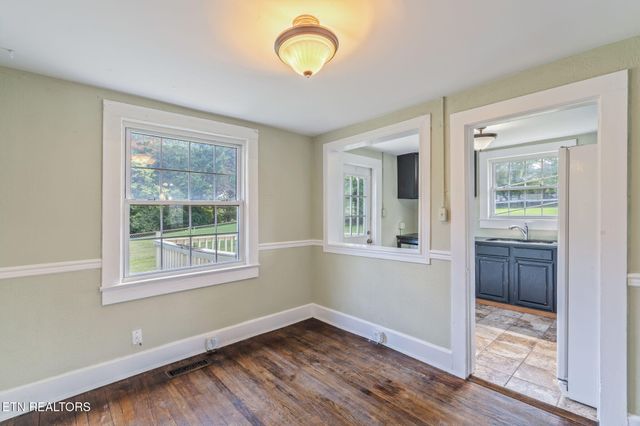 8200 Nubbin Ridge Rd, Knoxville, TN 37919