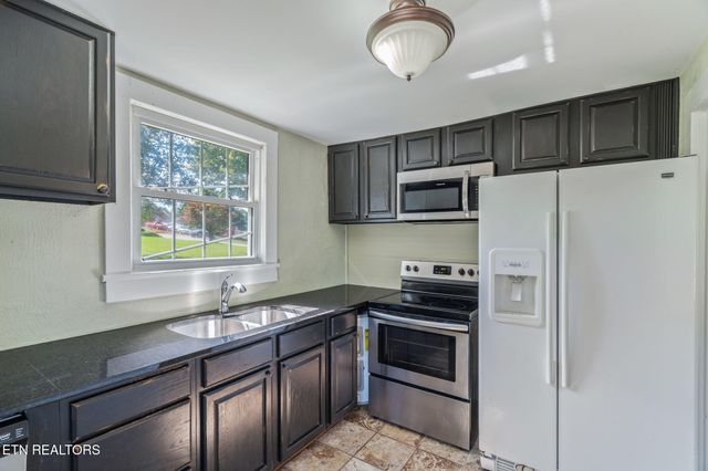 8200 Nubbin Ridge Rd, Knoxville, TN 37919