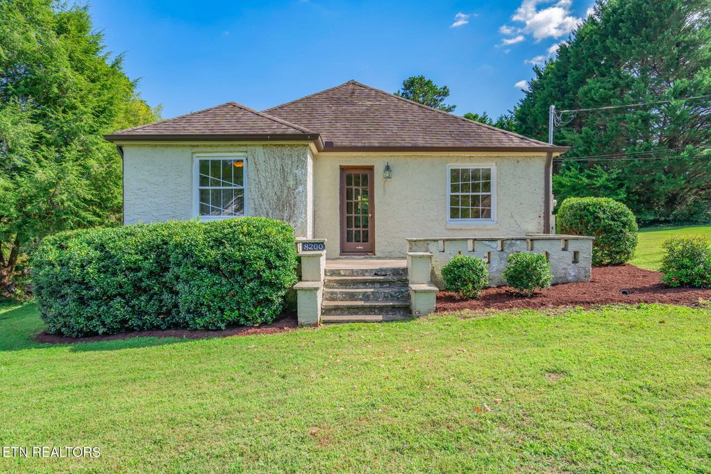 8200 Nubbin Ridge Rd, Knoxville, TN 37919