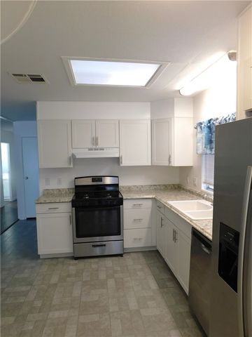 1525 W Oakland Avenue 99, Hemet, CA 92543