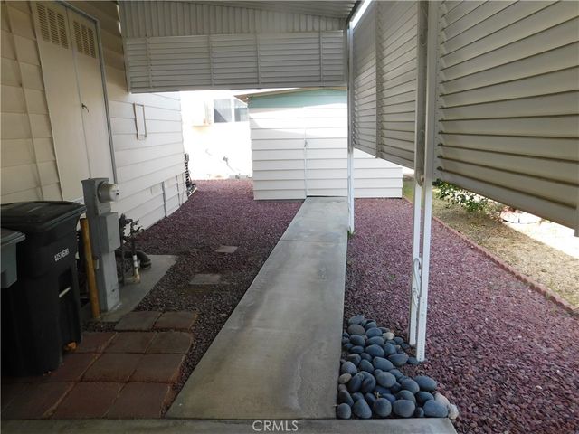1525 W Oakland Avenue 99, Hemet, CA 92543