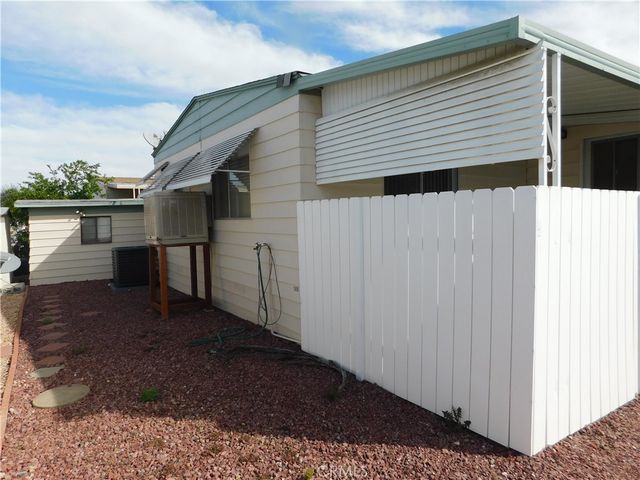 1525 W Oakland Avenue 99, Hemet, CA 92543