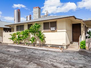 726 Menehune Lane, Honolulu, HI 96826