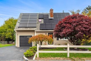 12 Dixfield Rd, Worcester, MA 01606