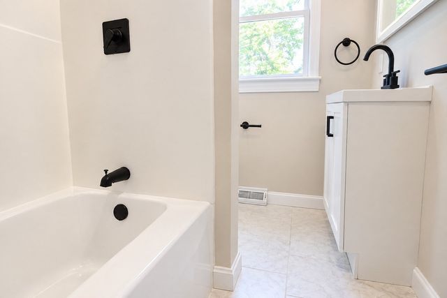 117 Lexington Ave, Lowell, MA 01854