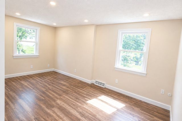 117 Lexington Ave, Lowell, MA 01854