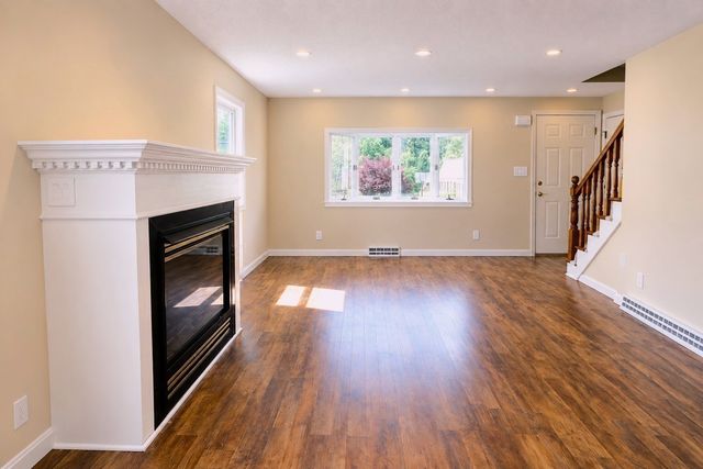 117 Lexington Ave, Lowell, MA 01854