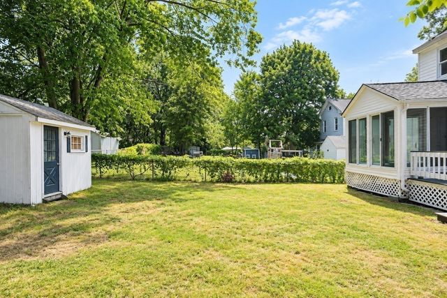 117 Lexington Ave, Lowell, MA 01854