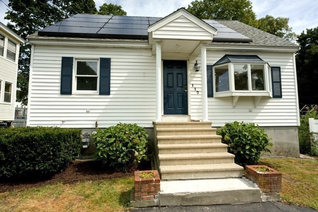 117 Lexington Ave, Lowell, MA 01854