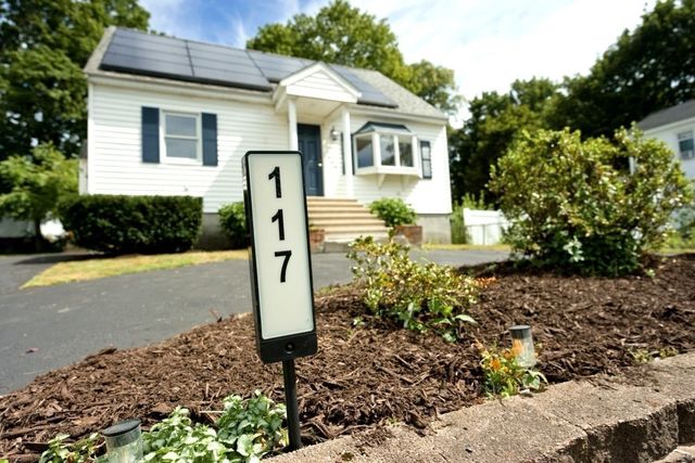 117 Lexington Ave, Lowell, MA 01854