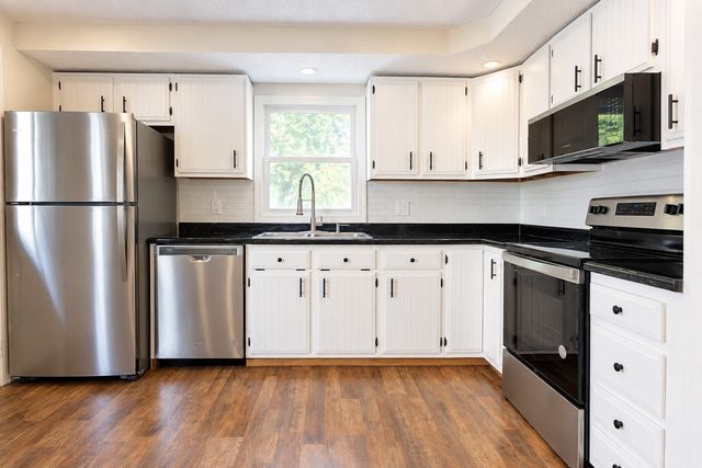 117 Lexington Ave, Lowell, MA 01854