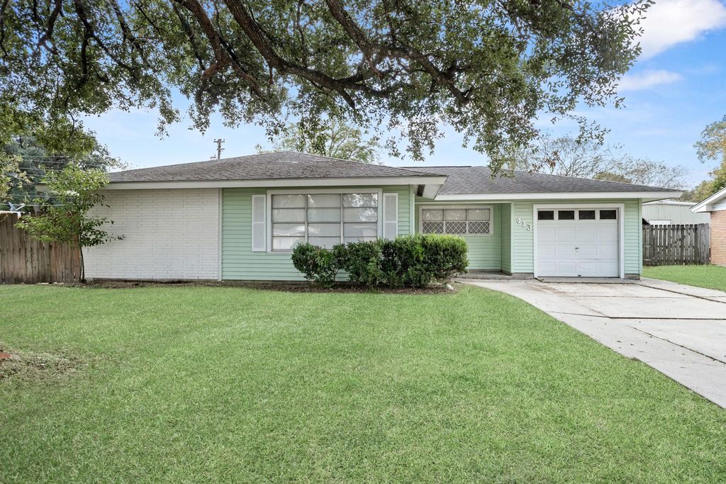 413 Gardenia Avenue, Orange, TX 77630