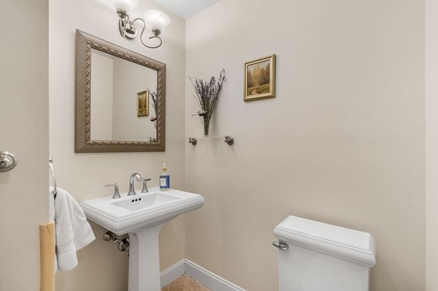 65 Crescent Rd 65, Needham, MA 02494