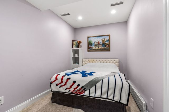 65 Crescent Rd 65, Needham, MA 02494