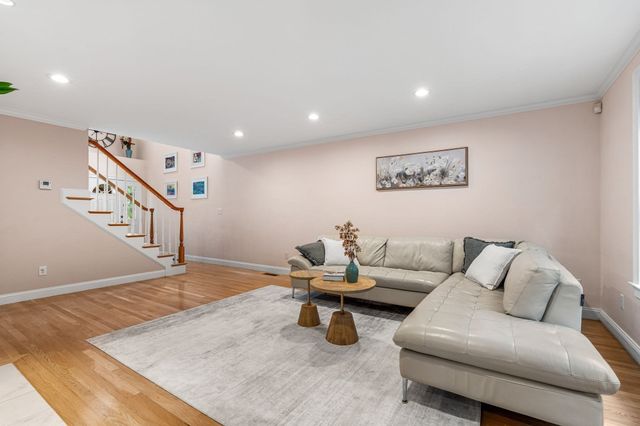 65 Crescent Rd 65, Needham, MA 02494