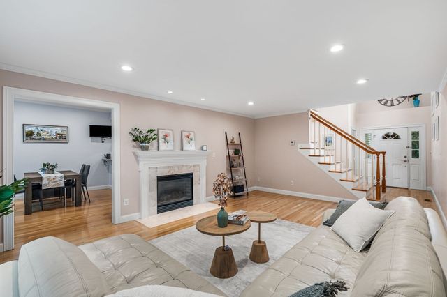 65 Crescent Rd 65, Needham, MA 02494