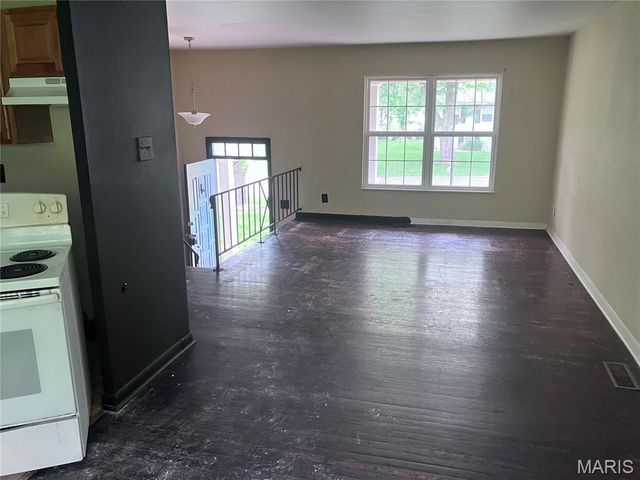 1420 Columbus Drive, St Louis, MO 63138