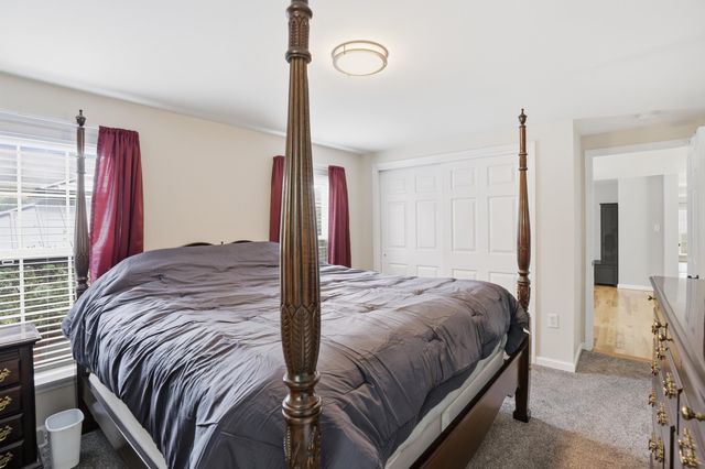 16 Shilah Drive, Derry, NH 03038