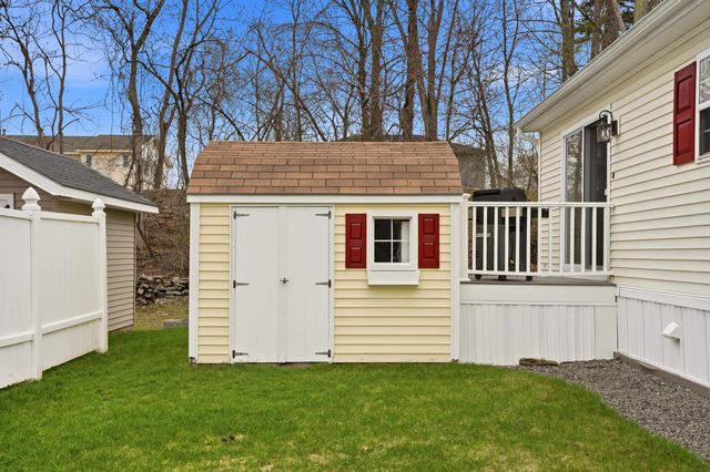 16 Shilah Drive, Derry, NH 03038