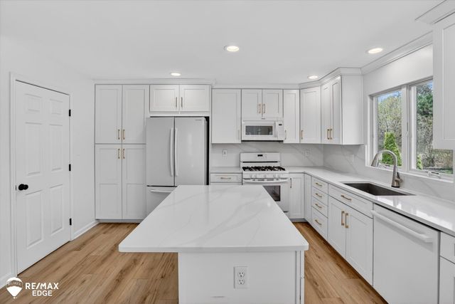 4469 Meadowlane Court, Burton, MI 48519