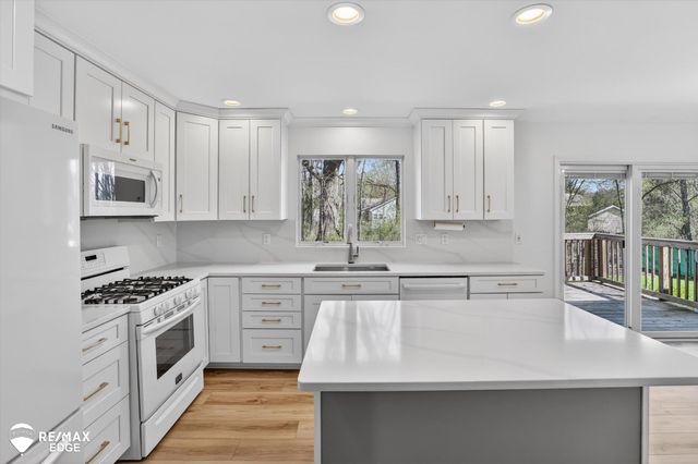 4469 Meadowlane Court, Burton, MI 48519