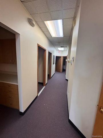 10986, 10988, 1 Middlebelt Road, Livonia, MI 48150