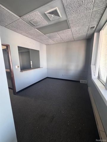 10986, 10988, 1 Middlebelt Road, Livonia, MI 48150