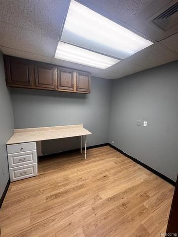 10986, 10988, 1 Middlebelt Road, Livonia, MI 48150