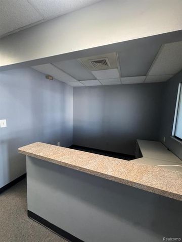 10986, 10988, 1 Middlebelt Road, Livonia, MI 48150