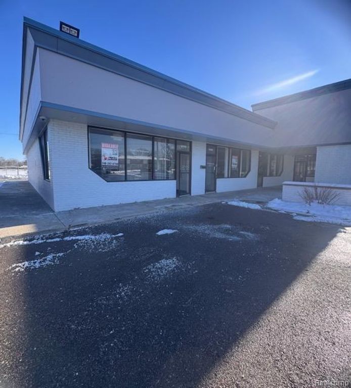 10986, 10988, 1 Middlebelt Road, Livonia, MI 48150