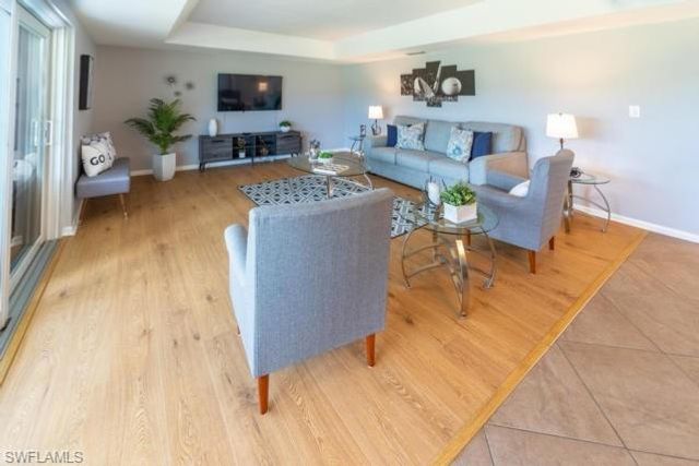 581 Teryl RD 5, Naples, FL 34112