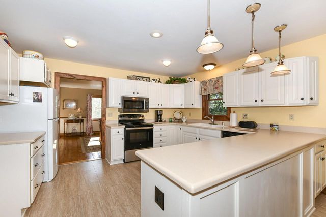 S86W30445 Stonegate DRIVE, Mukwonago, WI 53149