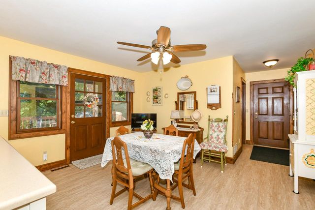 S86W30445 Stonegate DRIVE, Mukwonago, WI 53149