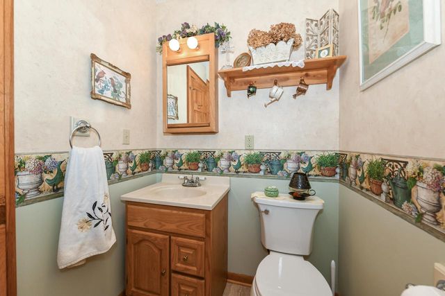 S86W30445 Stonegate DRIVE, Mukwonago, WI 53149