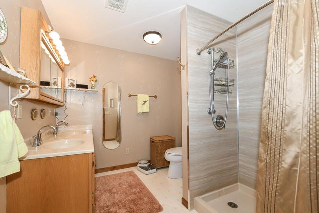 S86W30445 Stonegate DRIVE, Mukwonago, WI 53149