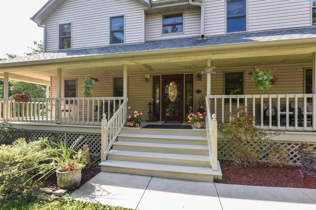 S86W30445 Stonegate DRIVE, Mukwonago, WI 53149